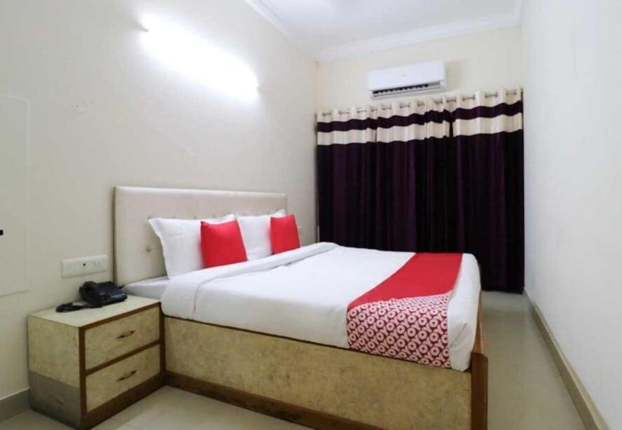 Hotel Anand Amritsar Bagian luar foto