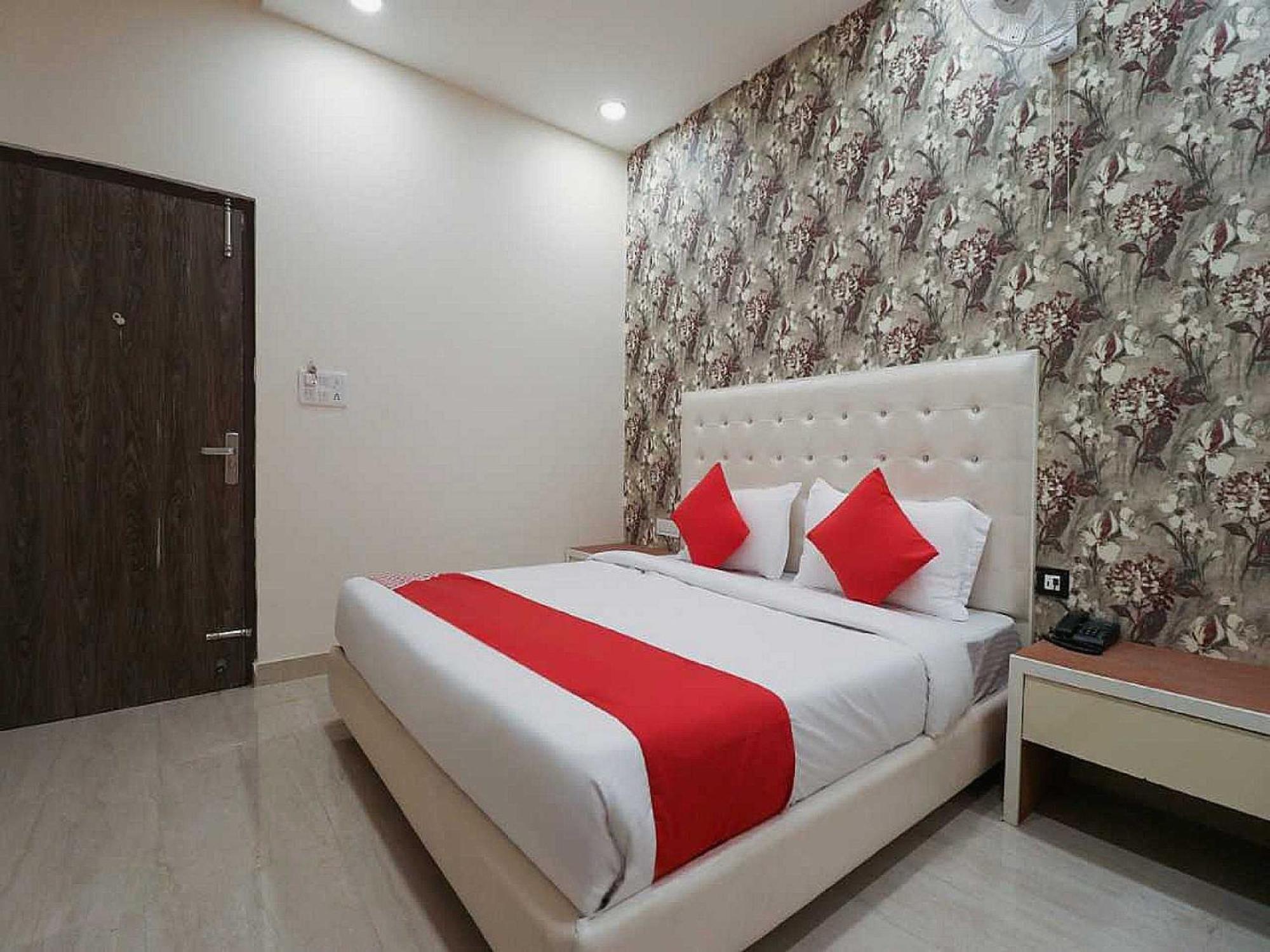 Hotel Anand Amritsar Bagian luar foto