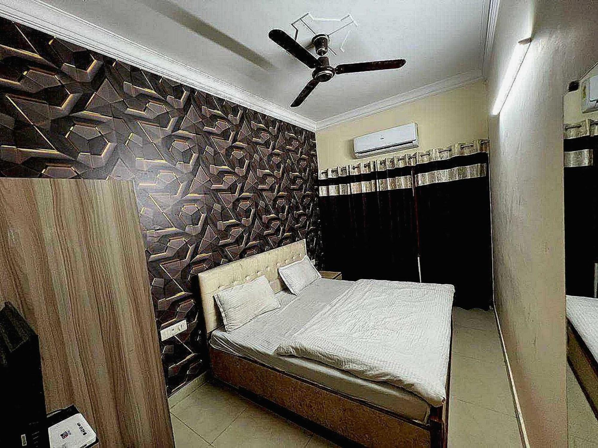 Hotel Anand Amritsar Bagian luar foto