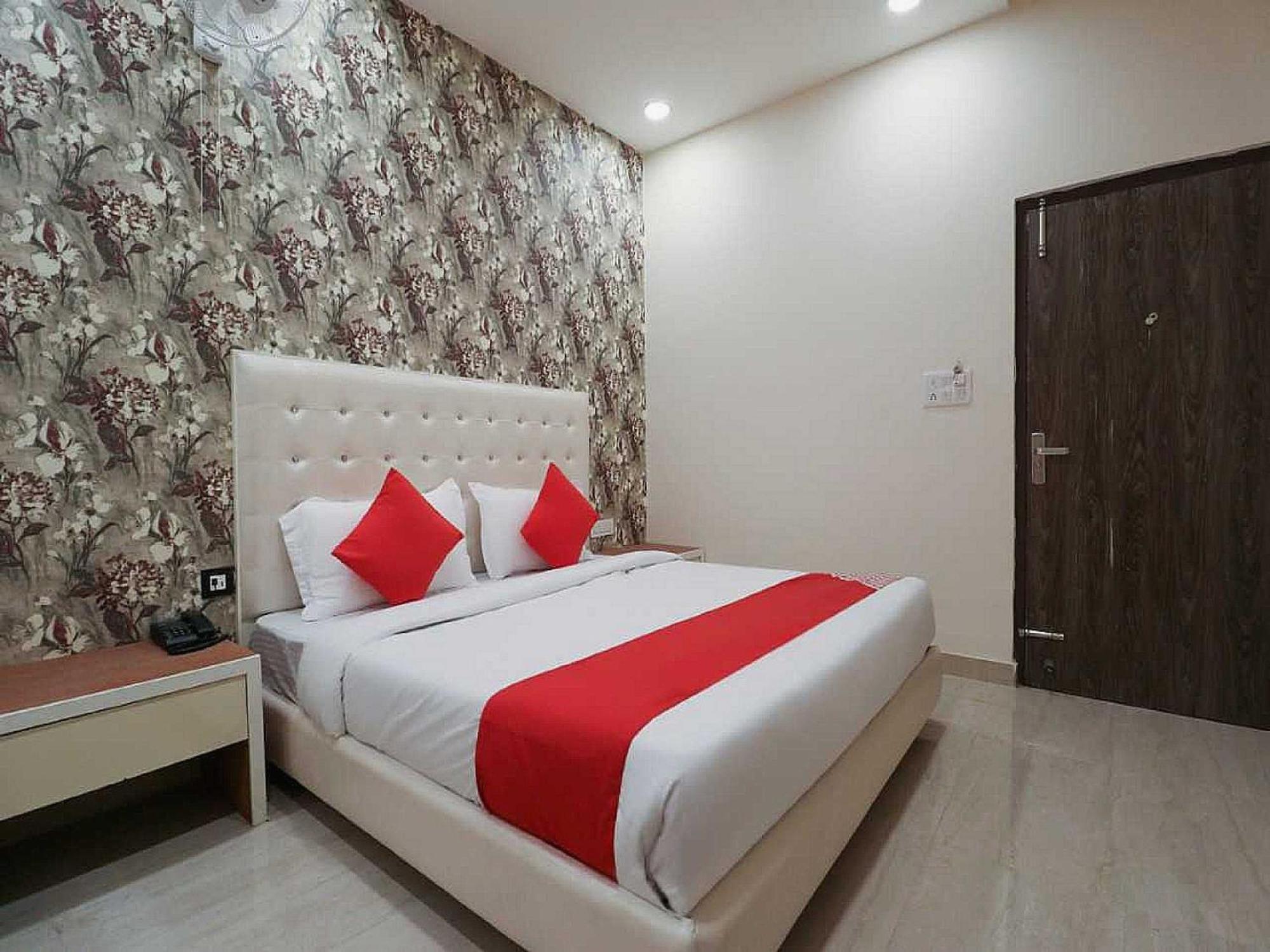 Hotel Anand Amritsar Bagian luar foto
