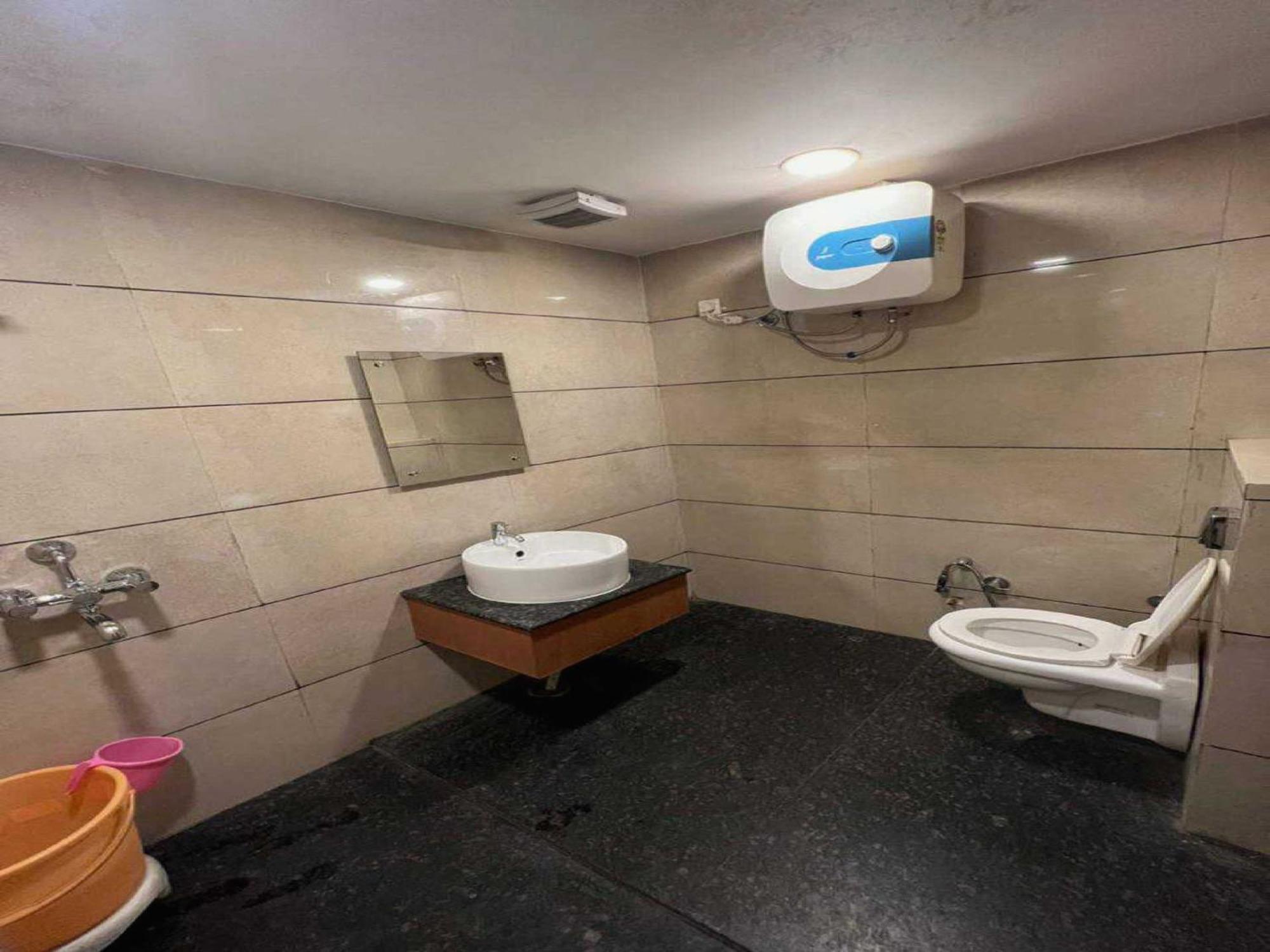 Hotel Anand Amritsar Bagian luar foto