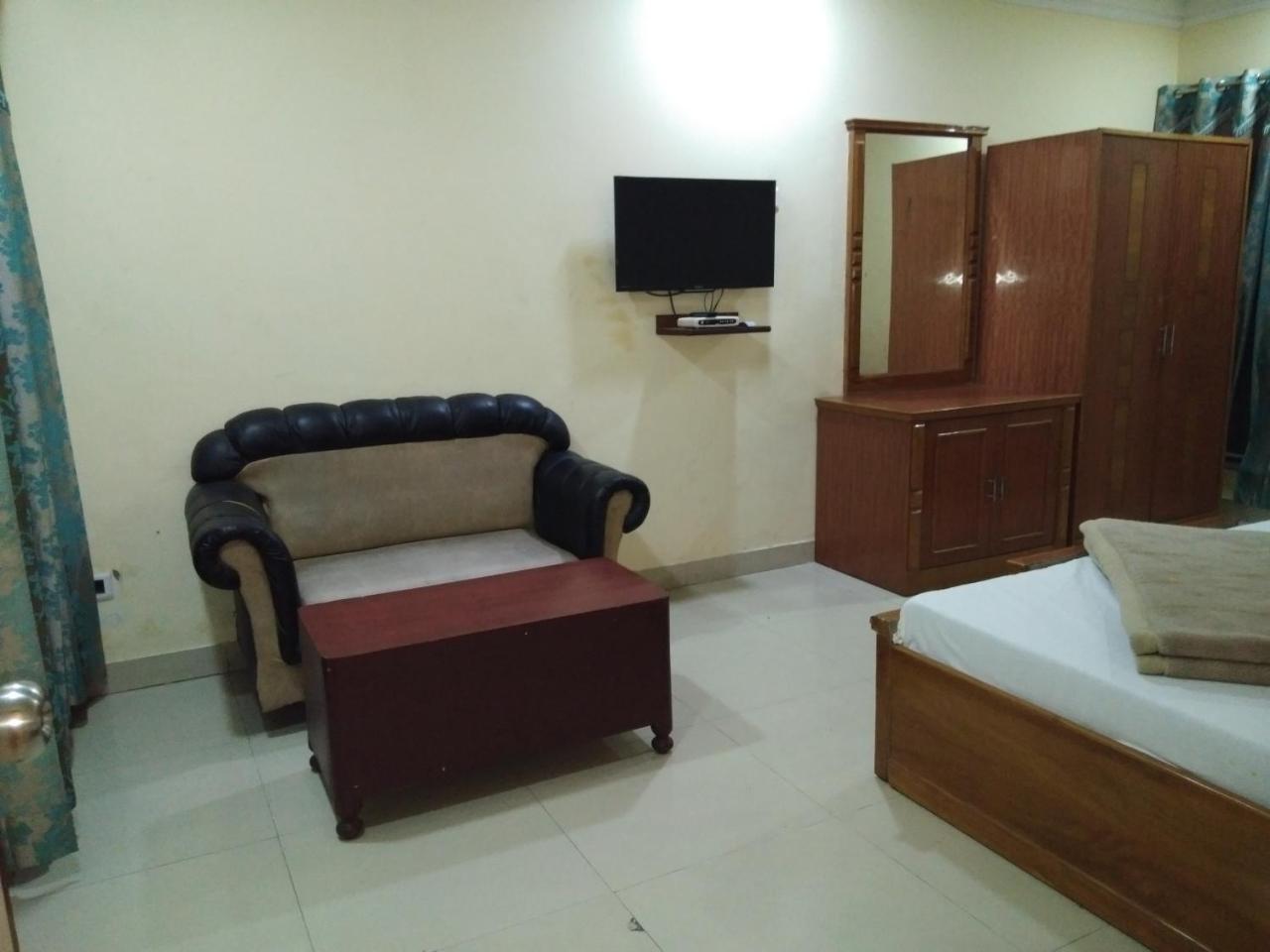 Hotel Anand Amritsar Bagian luar foto
