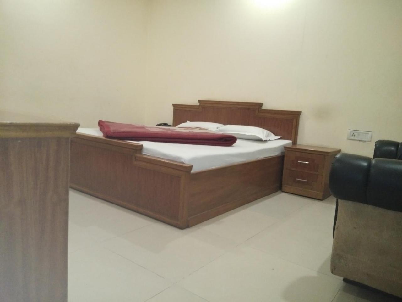 Hotel Anand Amritsar Bagian luar foto