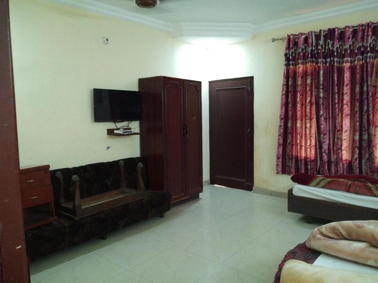 Hotel Anand Amritsar Bagian luar foto